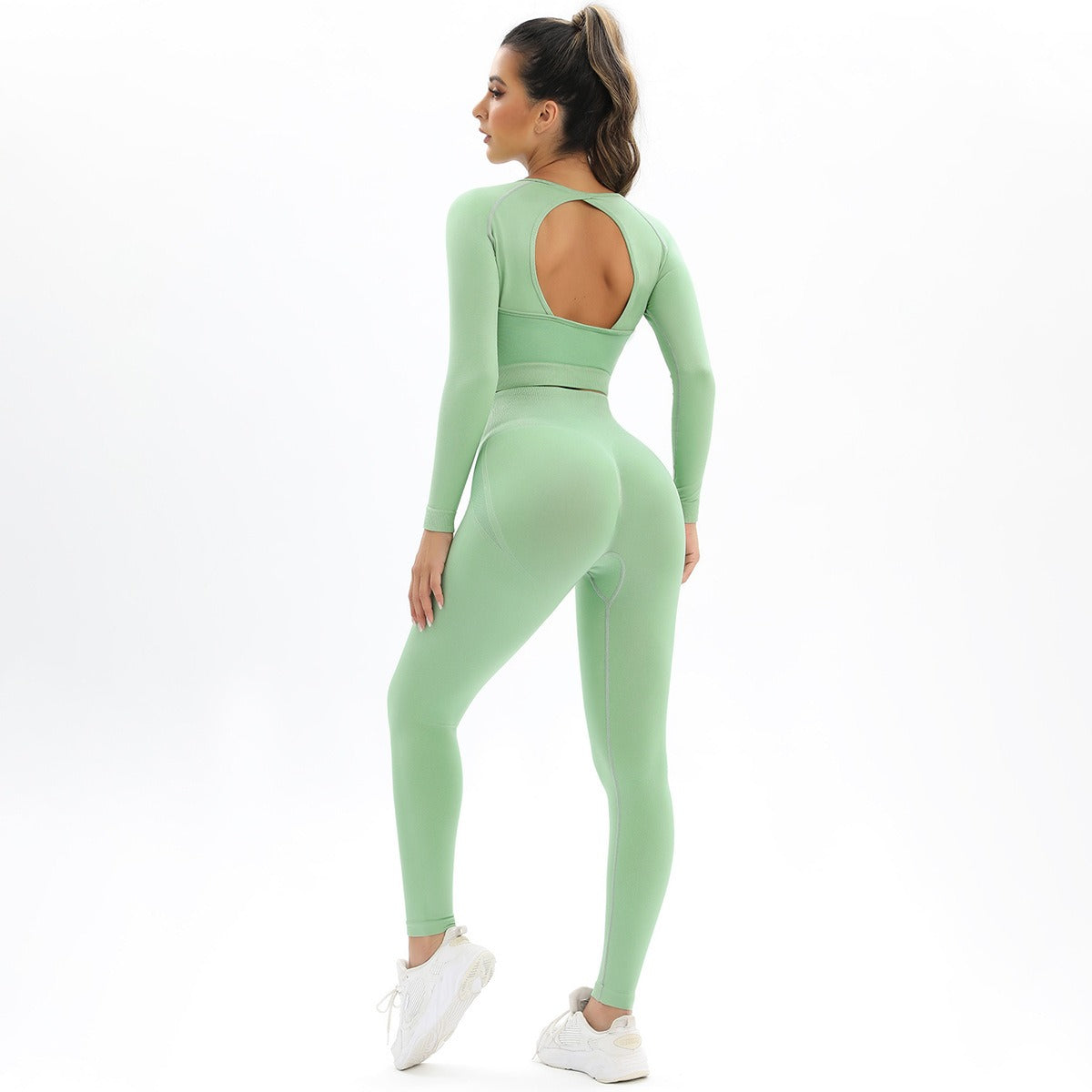 Qi Standout Two-Piece Set