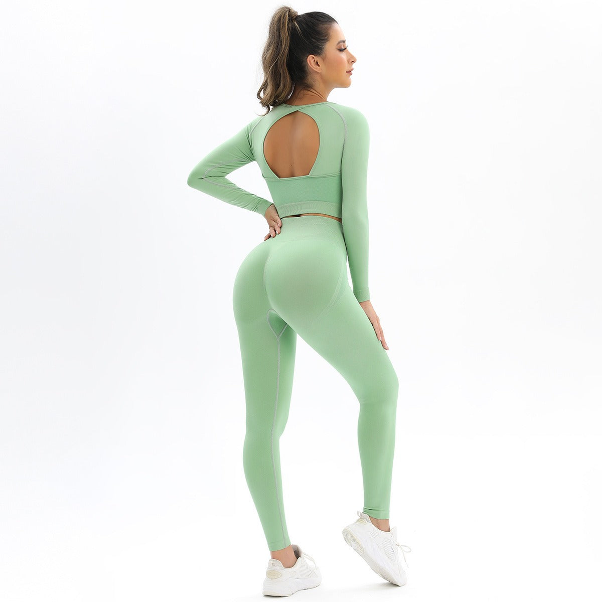 Qi Standout Two-Piece Set